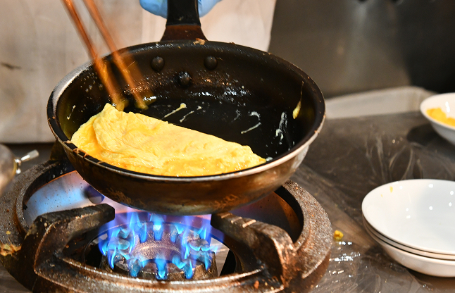 シェフが仕上げる料理の数々